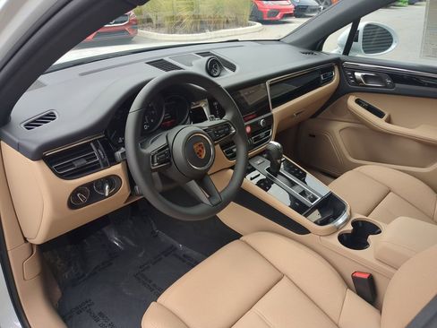 New 2026 Porsche Macan image 4