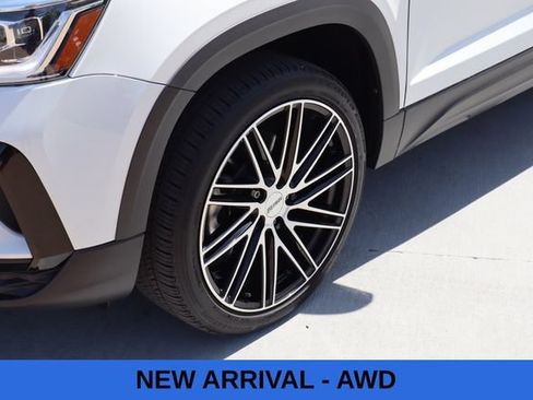 Used 2022 Volkswagen Taos SEL w/ Panoramic Sunroof Package AWD/4WD image 2