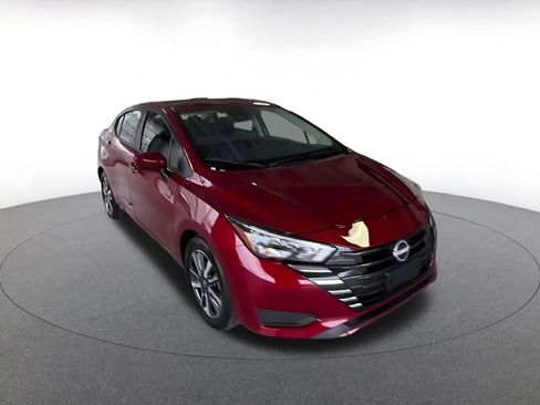 Used 2025 Nissan Versa SV image 3