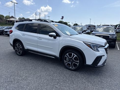Used 2023 Subaru Ascent Touring AWD/4WD image 2