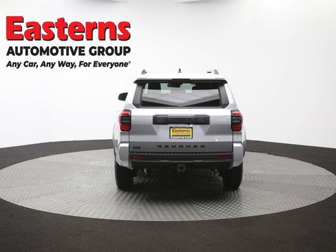 Used 2025 Toyota 4Runner SR5 AWD/4WD image 38