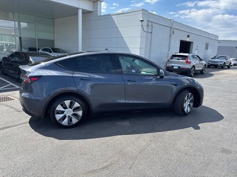 Used 2020 Tesla Model Y Long Range image 3