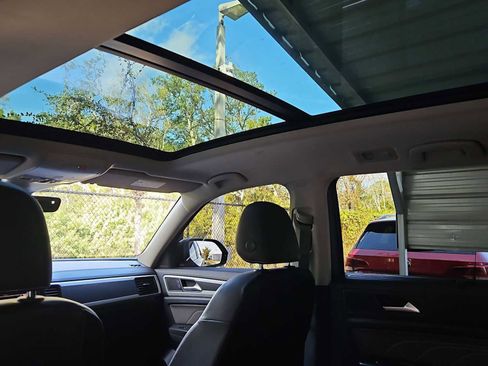 Used 2022 Volkswagen Atlas SEL R-Line image 22