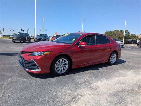 Used 2024 Toyota Camry LE image 7