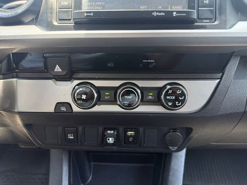Used 2018 Toyota Tacoma 2WD Double Cab image 19