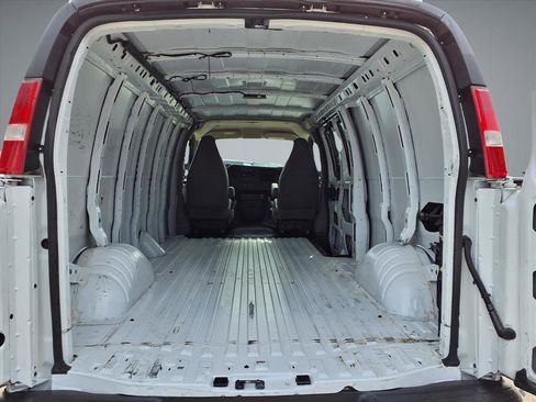 Used 2020 Chevrolet Express 3500 Extended w/ Driver Convenience Package image 10