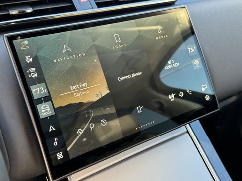 Used 2024 Land Rover Range Rover Velar S image 18