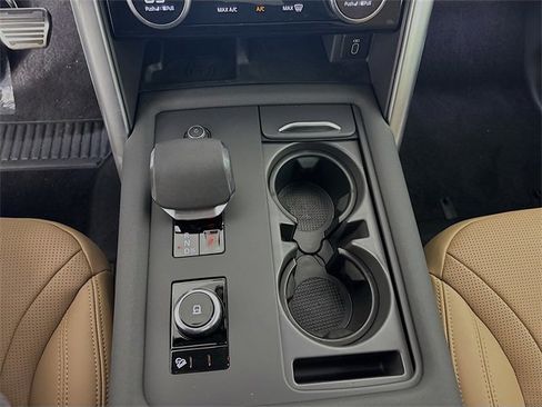 New 2026 Land Rover Discovery Dynamic SE image 18