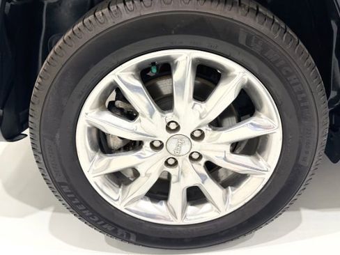 Used 2016 Jeep Cherokee Limited w/ Trailer Tow Group AWD/4WD image 11