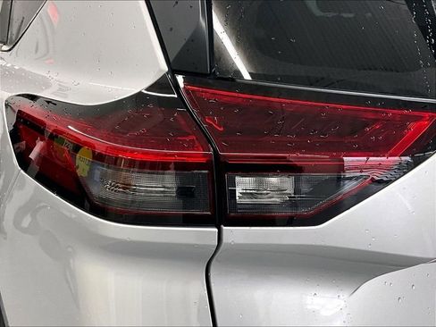 Used 2023 Nissan Rogue SV image 31