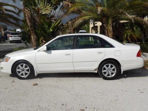 Used 2002 Toyota Avalon XLS image 3
