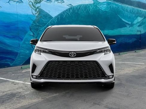 New 2026 Toyota Sienna XSE FWD image 2