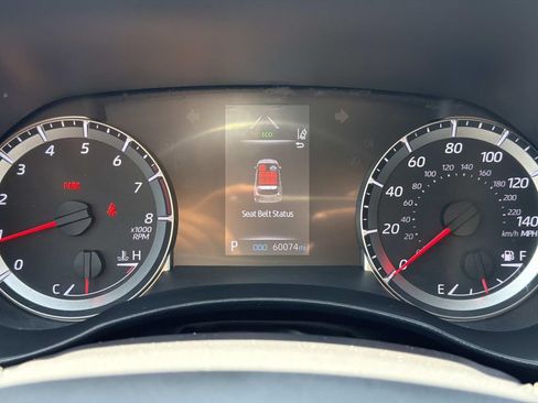 Used 2021 Toyota Highlander LE FWD image 21