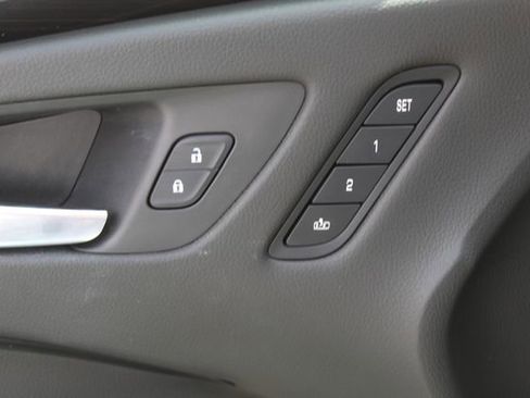 Used 2019 Buick Envision Essence FWD image 32