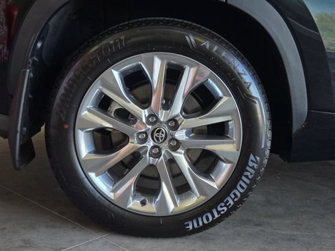 Certified 2026 Toyota Highlander Limited AWD/4WD image 5
