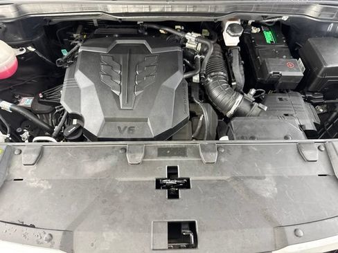 Used 2023 Kia Carnival LX FWD image 19