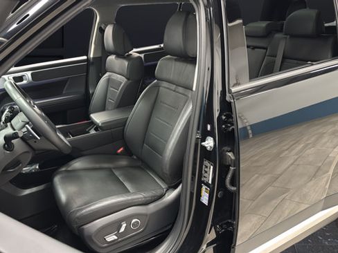Used 2025 Hyundai Santa Fe Limited AWD/4WD image 9