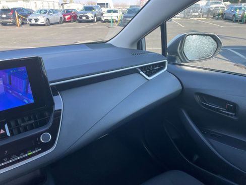 Used 2025 Toyota Corolla LE image 35