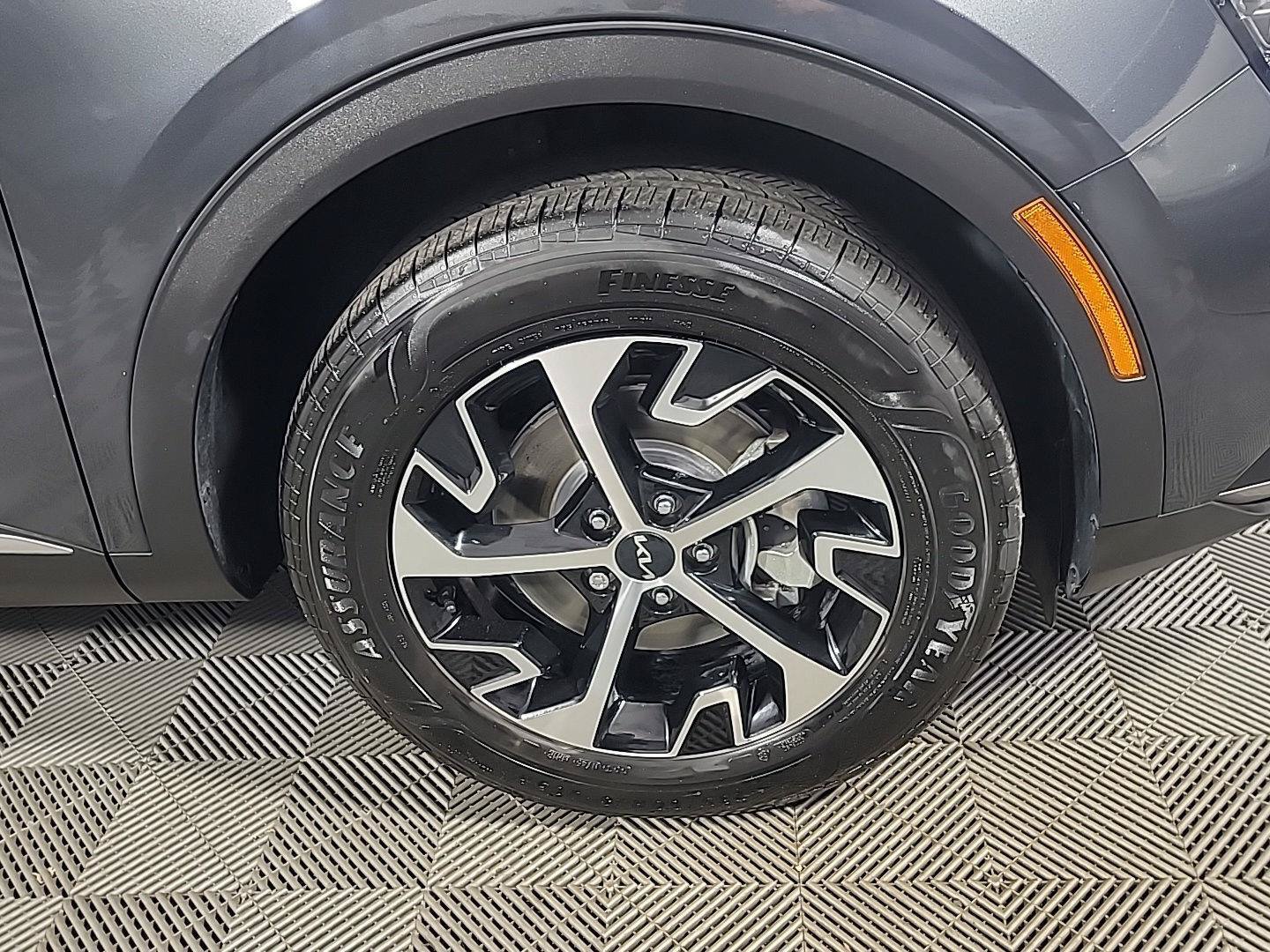 Certified 2024 Kia Sportage EX AWD/4WD image 3