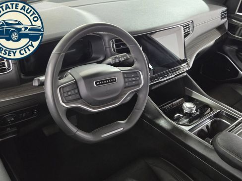 Used 2024 Jeep Wagoneer L Series II AWD/4WD image 10