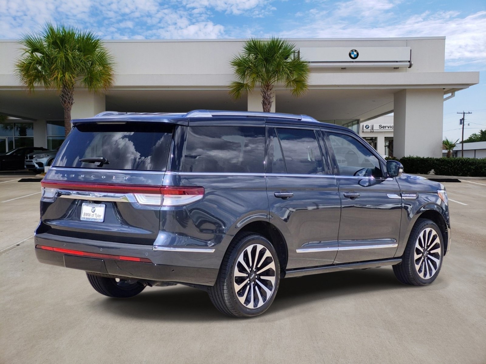 Used 2024 Lincoln Navigator Reserve AWD/4WD image 6