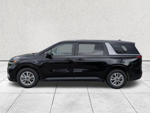 Used 2024 Kia Carnival LX FWD image 6