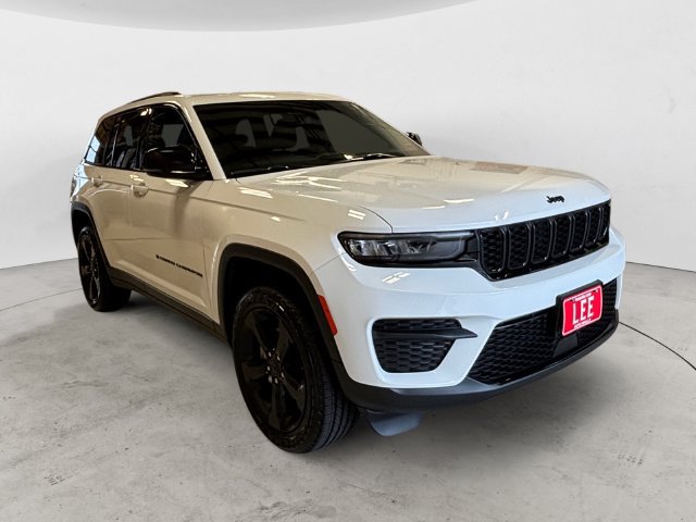 Used 2023 Jeep Grand Cherokee Altitude AWD/4WD image 8