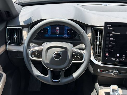 Certified 2025 Volvo XC90 B6 Core AWD/4WD image 11