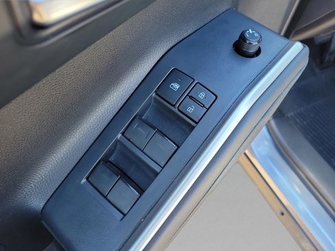 Used 2022 Toyota Highlander XLE image 21