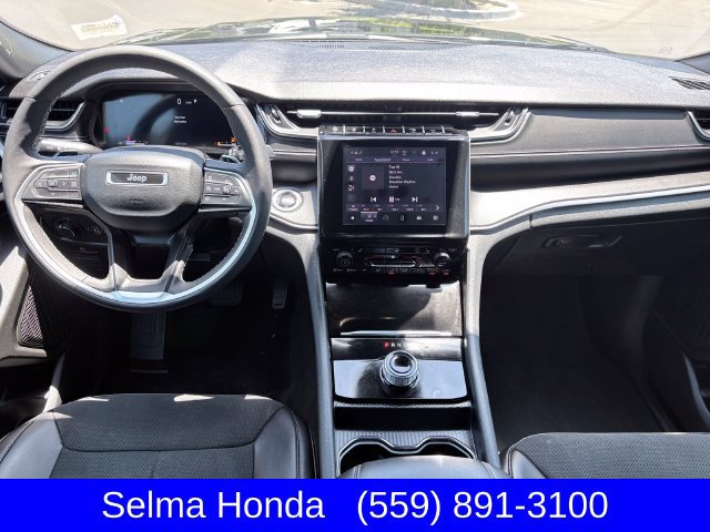 Used 2025 Jeep Grand Cherokee Altitude AWD/4WD image 8