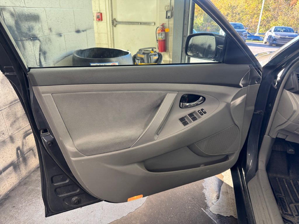 Used 2011 Toyota Camry LE FWD image 15