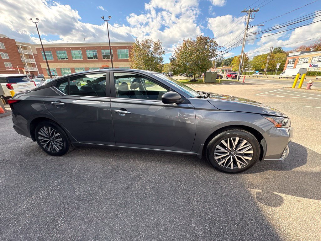 Used 2024 Nissan Altima 2.5 SV AWD/4WD image 5