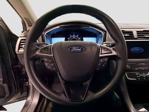 Used 2020 Ford Fusion SE image 10