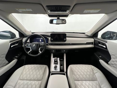 Used 2024 Mitsubishi Outlander 4WD Plug-In Hybrid image 9