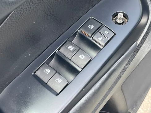 Used 2019 Toyota Highlander SE image 17