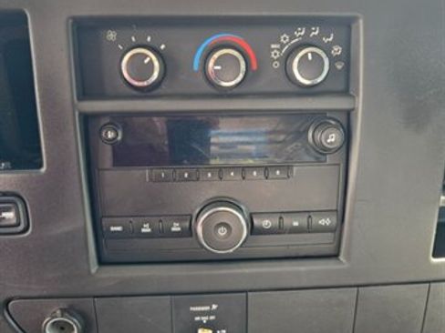 Used 2010 Chevrolet Express 2500 RWD image 14