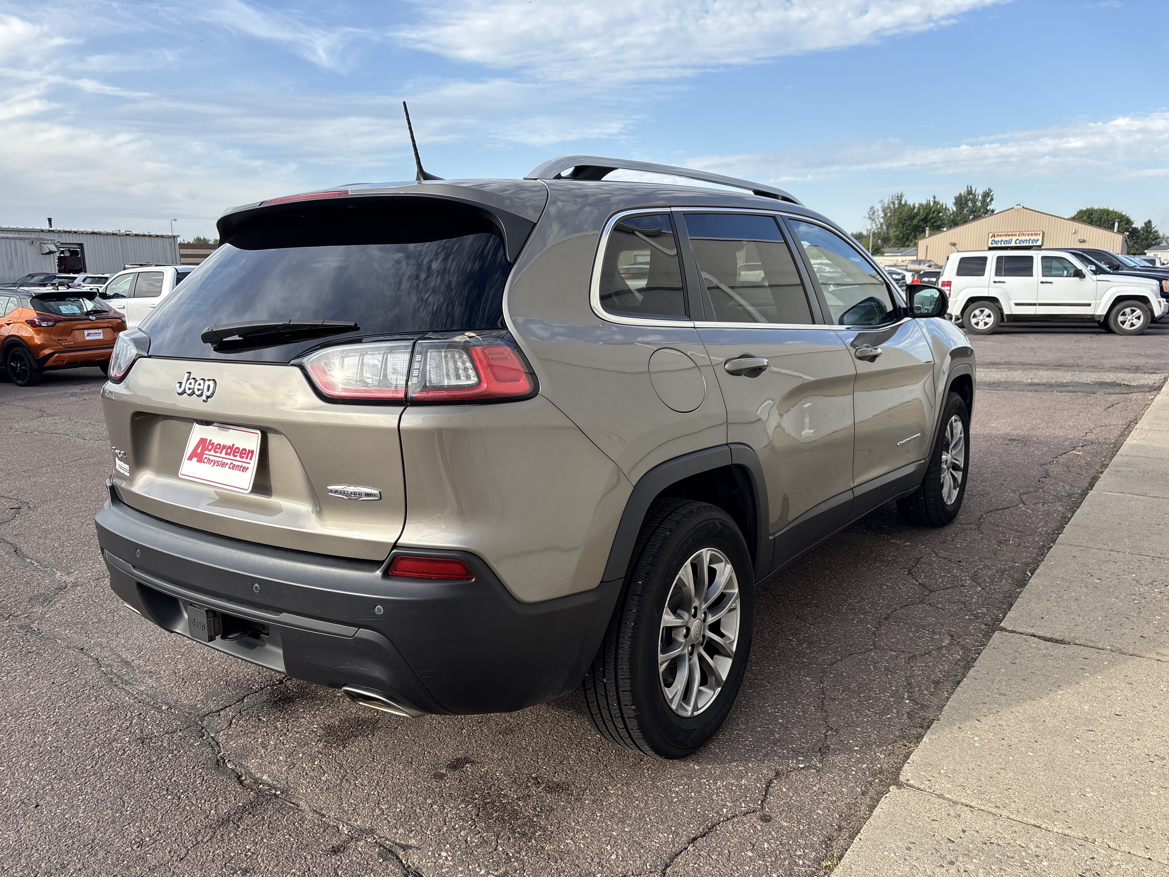 Used 2021 Jeep Cherokee Latitude Lux w/ Comfort/Convenience Group AWD/4WD image 5