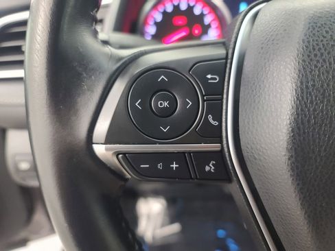 Used 2018 Toyota Camry XSE image 25