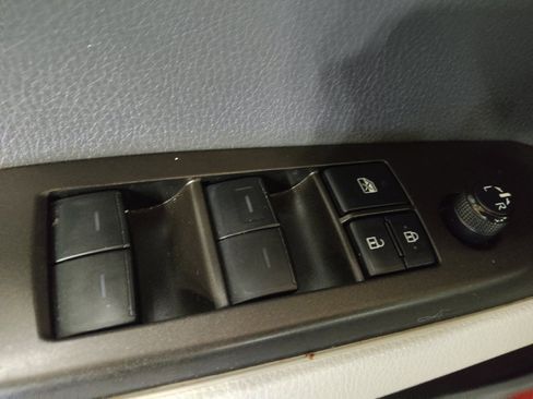 Used 2021 Toyota Camry SE FWD image 27