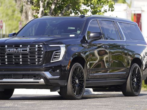 Used 2025 GMC Yukon XL Denali Ultimate AWD/4WD image 39