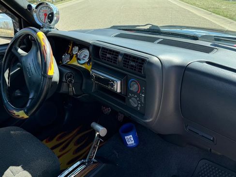 Used 1997 Chevrolet S10 Pickup LS w/ Preferred Equipment Group RWD image 4