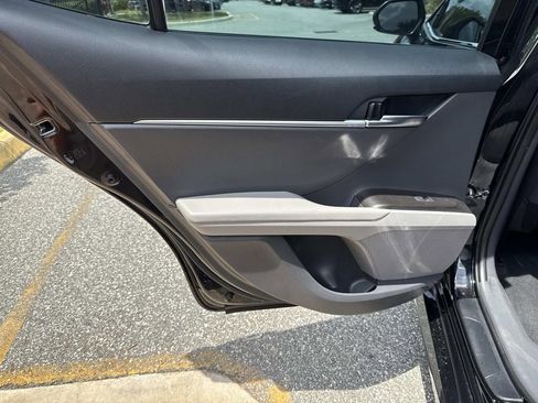 Used 2022 Toyota Camry LE FWD image 13