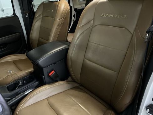 Used 2021 Jeep Wrangler Unlimited Sahara w/ Cold Weather Group image 19