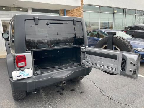 Used 2017 Jeep Wrangler Unlimited Rubicon w/ Connectivity Group image 38