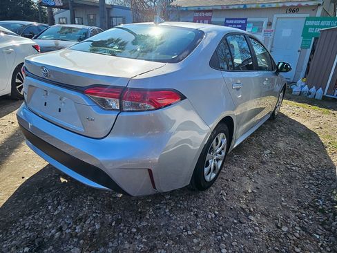 Used 2021 Toyota Corolla LE FWD image 2