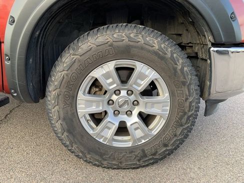 Used 2019 Nissan Titan SV w/ SV Convenience Package image 40