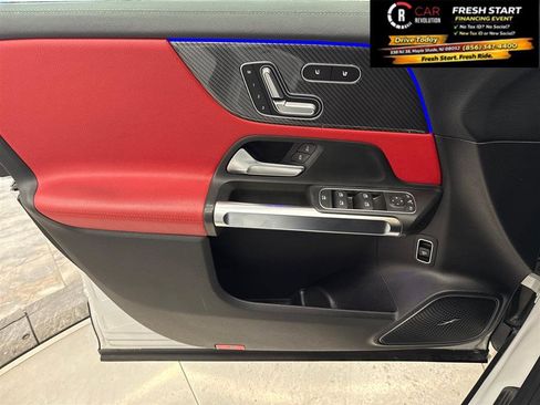 Used 2021 Mercedes-Benz GLB 250 4MATIC image 36