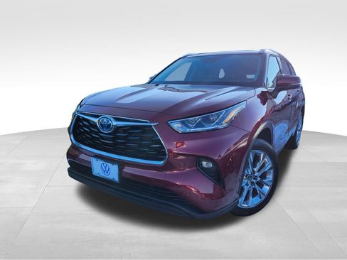 Used 2023 Toyota Highlander Limited image 2