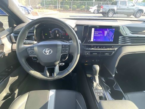 Used 2025 Toyota Camry SE FWD image 14