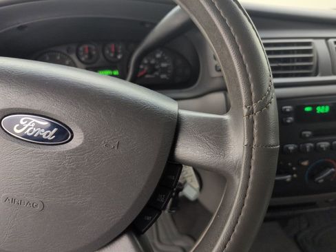 Used 2005 Ford Taurus SE FWD image 33